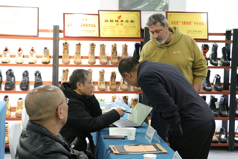 意大利RSA蒞臨百華鞋業洽談項目并成功簽約！