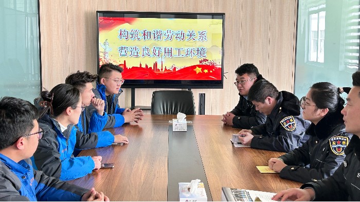 百華鞋業開展“構筑和諧勞動關系，營造良好用工環境”宣傳活