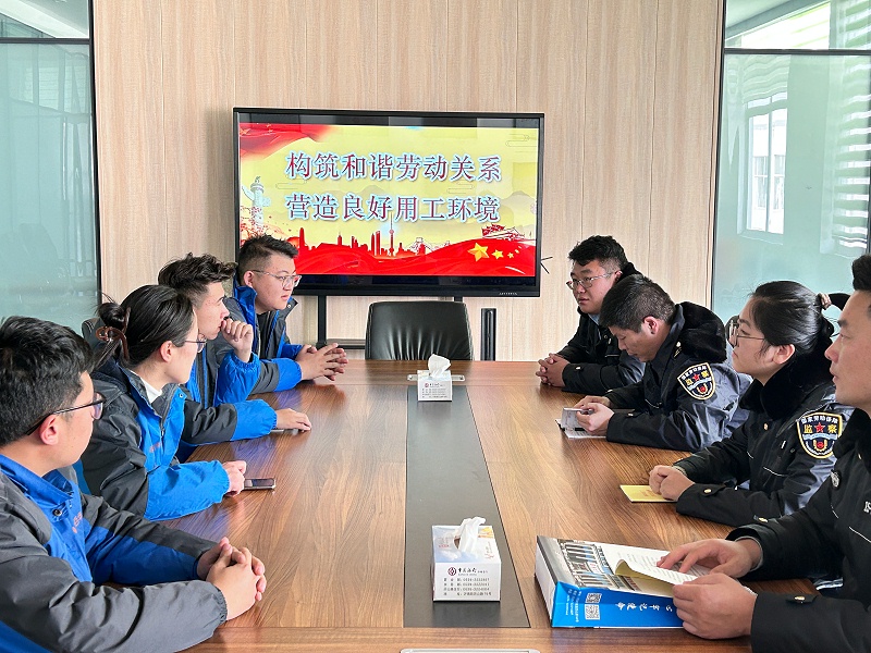 百華鞋業開展“構筑和諧勞動關系，營造良好用工環境”宣傳