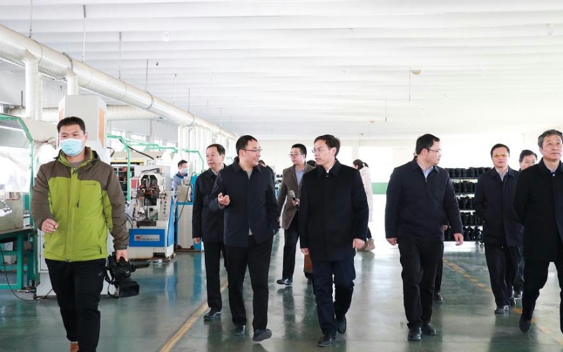沂南縣委書記侯占夫百華鞋業(yè)調(diào)研指導