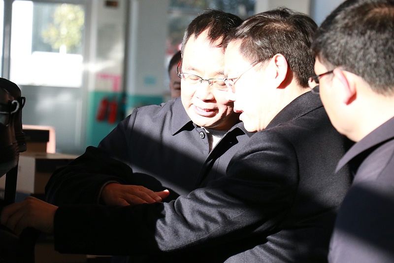 沂南縣委書記侯占夫百華鞋業(yè)調(diào)研指導