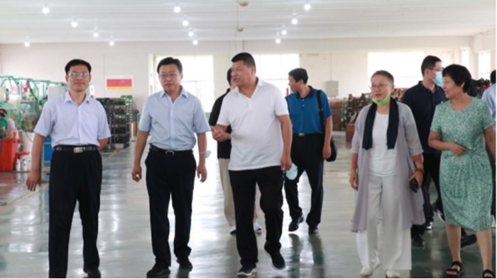 臨沂市地震臺在百華鞋業開展“防震減災科普宣傳進企業”主題活動