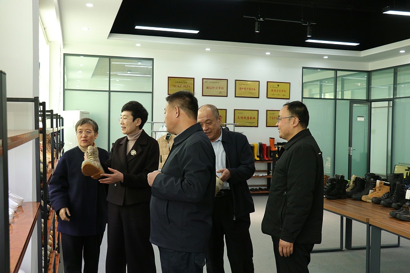 資訊|沂南縣人民法院院長尹慧 一行蒞臨百華鞋業(yè)調(diào)研指