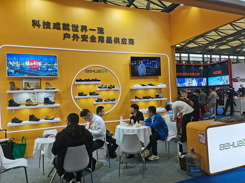 第104屆中國勞動保護用品交易會現場來了，看百華氣場全開，精彩蓄力！